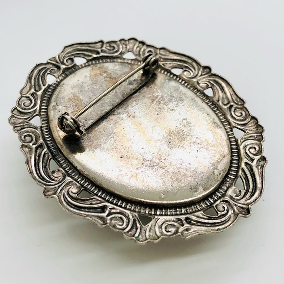 Vintage Ornate Left Facing Cameo Brooch - Picture 8 of 8